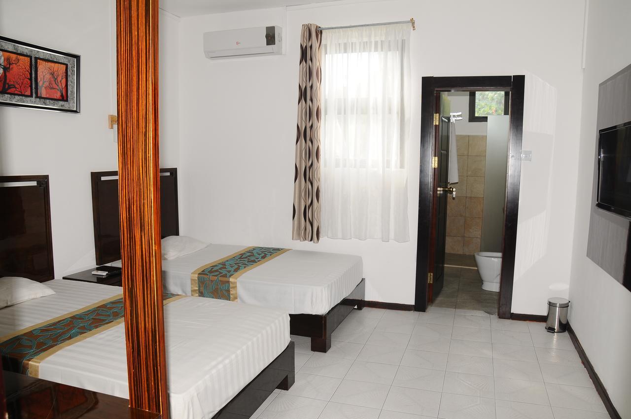 Le Flamboyant Hotel Port Mathurin Exterior photo